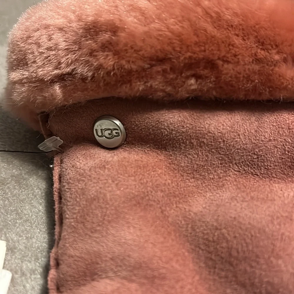 UGG shearling sheepskin mauve gloves, fully lined with fur, new